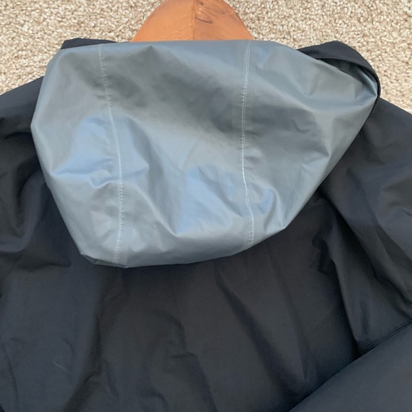 REI LADIES RAINJACKET XXL - Picture 9 of 13